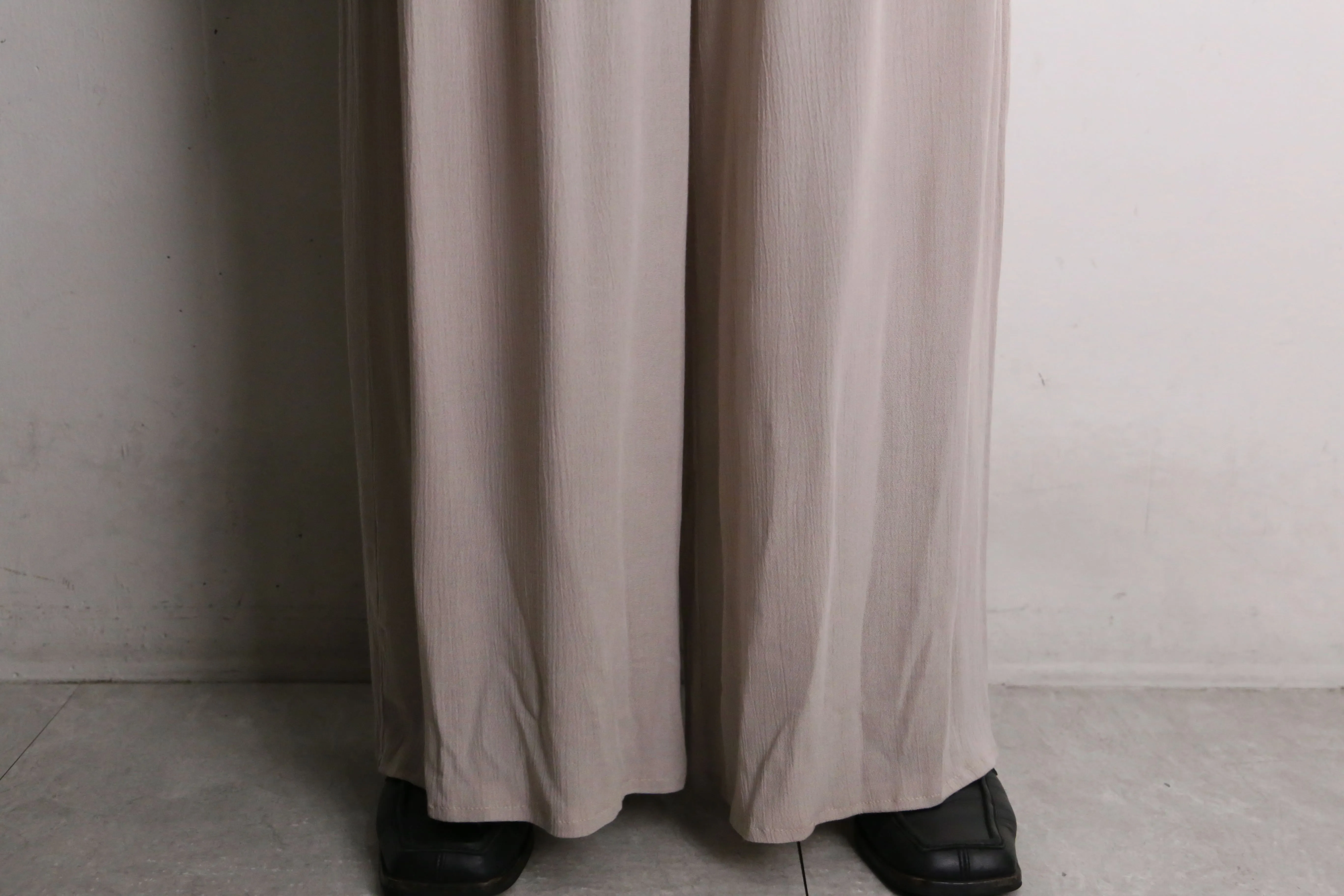 beige color easy wide pants